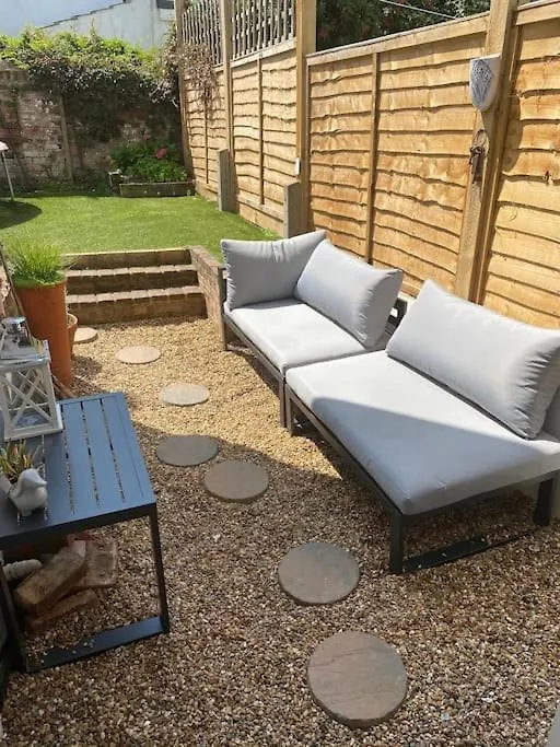 Poets Place - Lovely 4 Bedroom Townhouse With Garden Brighton 0*,  United Kingdom