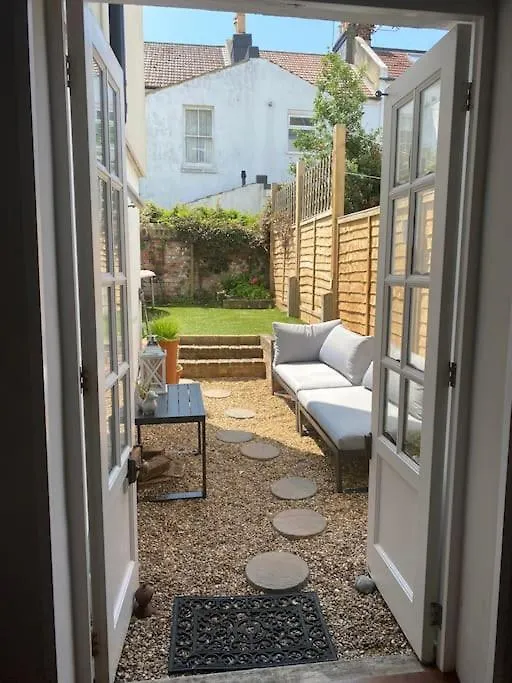 Poets Place - Lovely 4 Bedroom Townhouse With Garden Brighton United Kingdom