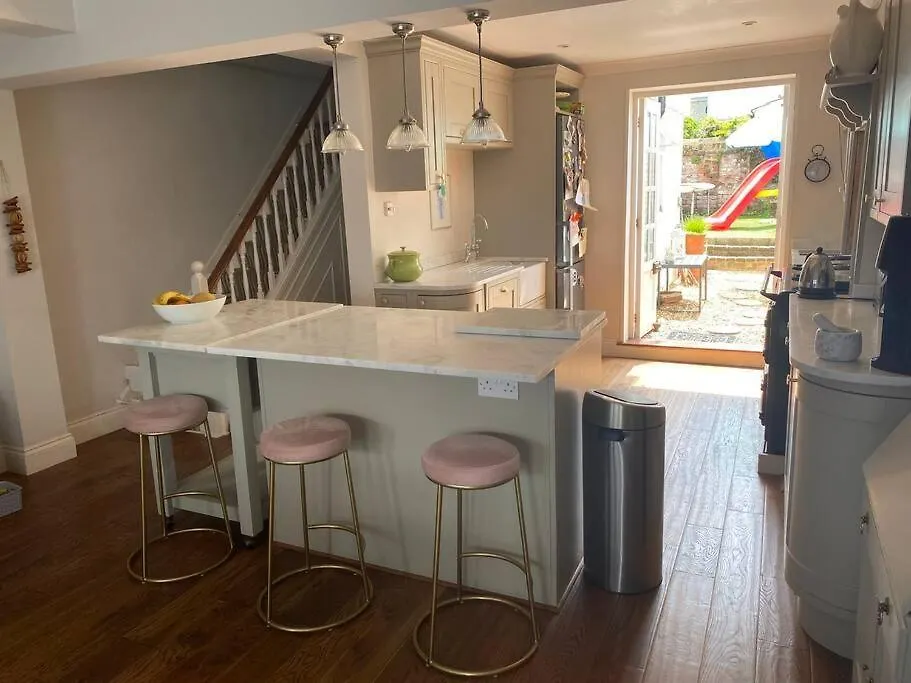 Poets Place - Lovely 4 Bedroom Townhouse With Garden Brighton
